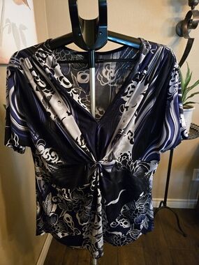 Reitmans Plus Navy and White Floral Print Top